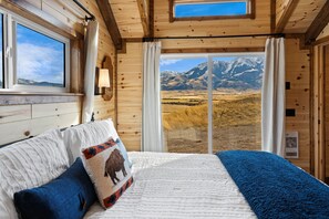 2 bedrooms, iron/ironing board, travel cot, free WiFi - Little Lodge at Emigrant Peak, Montana Cabin in Paradise Valley, sleeps 6 (Emigrant)