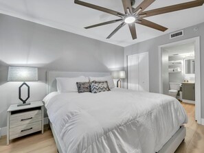 1 soveværelse, skrivebord, strygejern/strygebræt, weekendseng