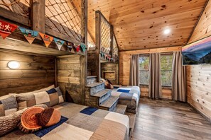 4 bedrooms, iron/ironing board, free WiFi, bed sheets - New Construction! Saltwater Pool~Big Screen~Games~Relaxing Getaway! (Sevierville)