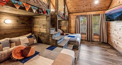 New Construction! Saltwater Pool~Big Screen~Games~Relaxing Getaway!