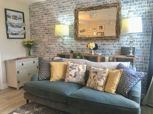 Cosy townhouse in heart of Pembroke. Sleeps 4, pet-friendly!