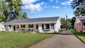Exterior - Beautiful 2-bedroom house with AC and fast WiFi in Belleville (Belleville)