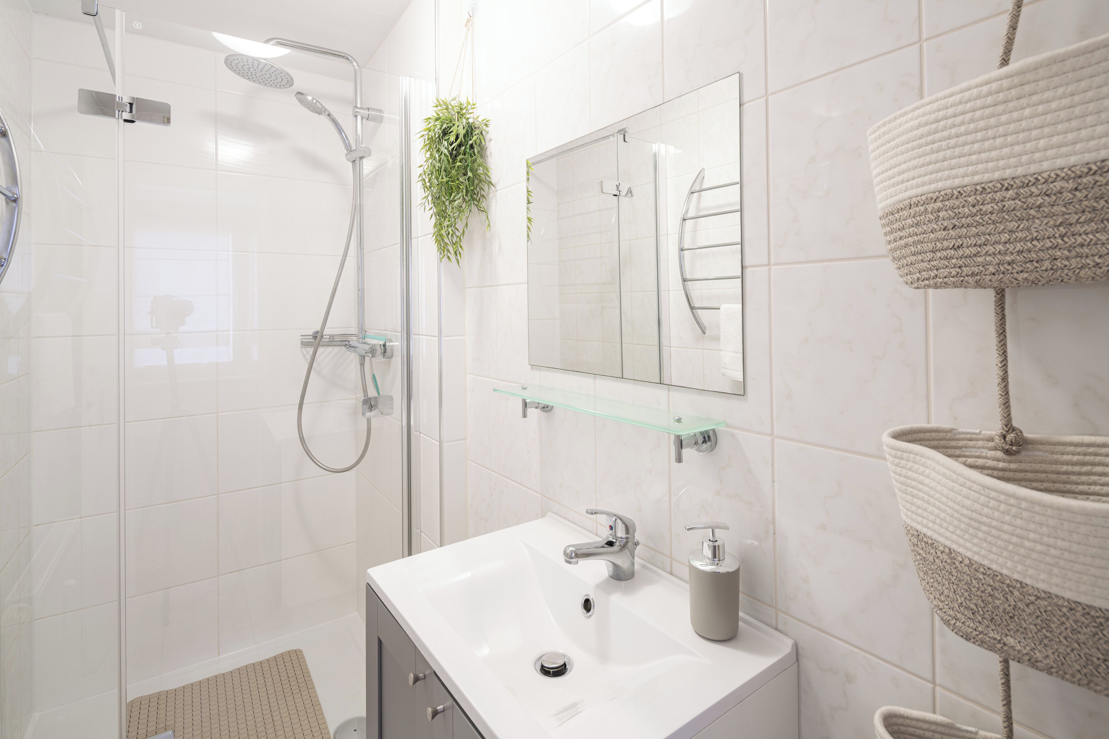 Dusche, Handtücher, Seife, Toilettenpapier
