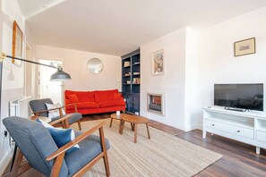 TV, fireplace - City Mews in Donnybrook Village D4 3 Beds (Dublin)