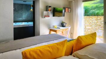 Chambre Double Luxe | Literie hypoallergénique, minibar, coffres-forts dans les chambres