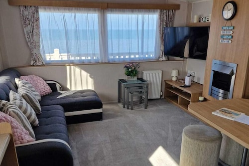 Seafront Caravan - Golden Sands - 6 Berth by Your Away Stays