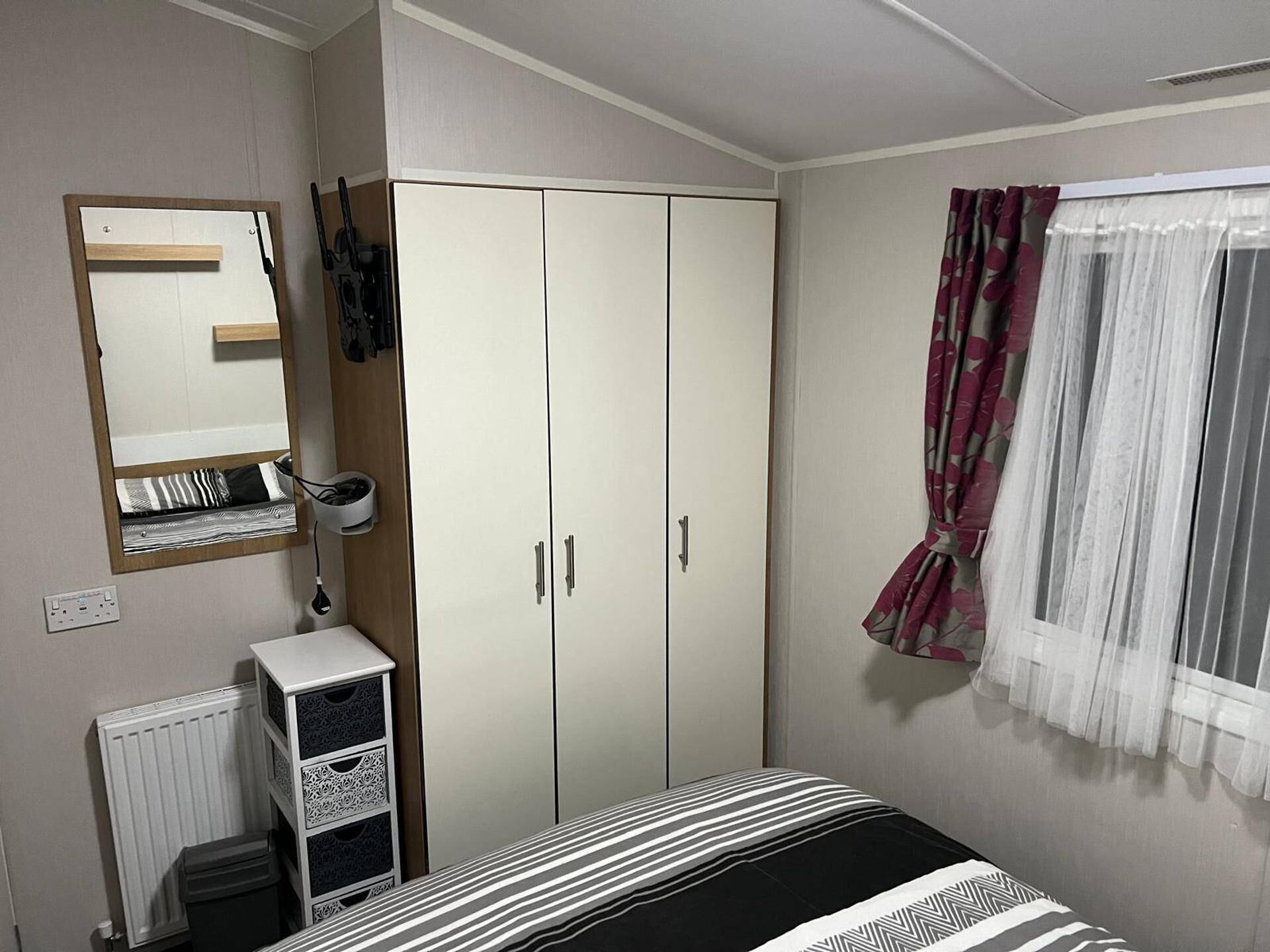 3 bedrooms, iron/ironing board, free WiFi, bed sheets
