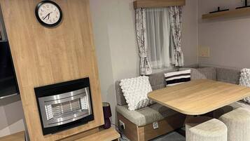 Cabin | Dining