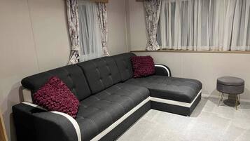 Cabin | Living area | Fireplace