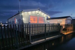 Exterior - Stunning Sea Front With Amazing Views Perfect for Families and Couples not to be Missed (Rhyl)