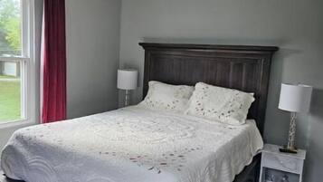 3 bedrooms, iron/ironing board, WiFi, bed sheets