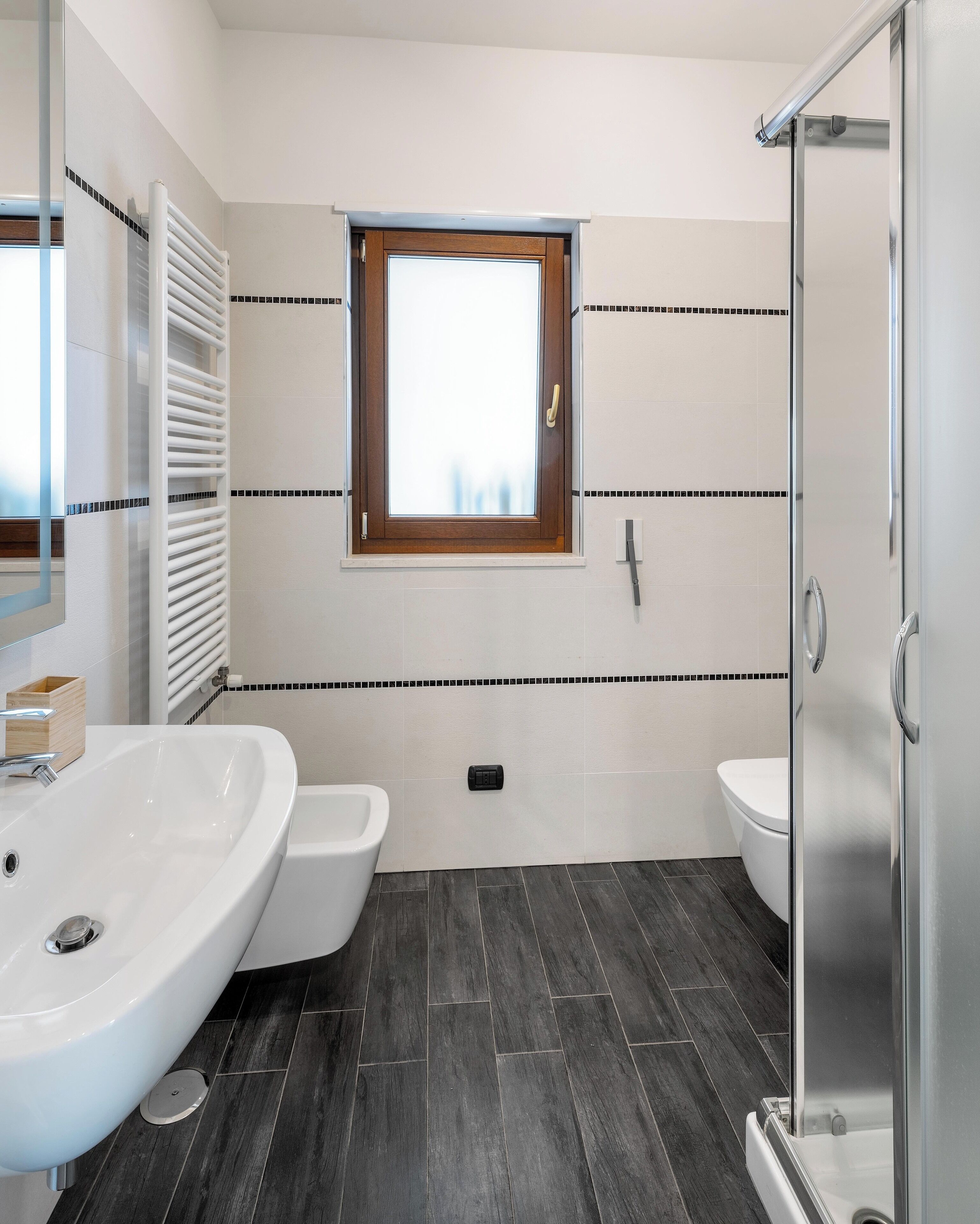 Dusche, Haartrockner, Bidet, Handtücher