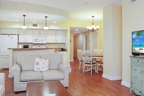 Condo, nhiều giường (Club at Mexico Beach 2Q) | Khu phòng khách
