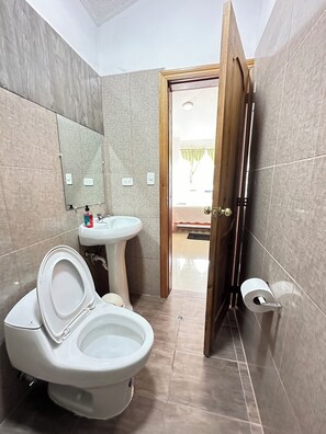 Toallas y papel de baño