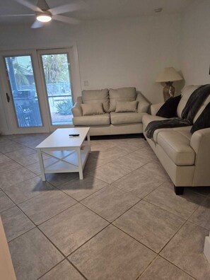 Smart TV - The Beach by SWFL-Villas, cozy2-bedroom town house  in Fort Myers with pool (Fort Myers)