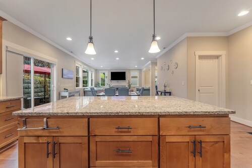 Nr Cedar Hills Crossing,Ome Calli Frozen Treatsw/BBQ-BoardGames-Coffee Maker-WFH