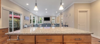 Nr Cedar Hills Crossing,Ome Calli Frozen Treatsw/BBQ-BoardGames-Coffee Maker-WFH