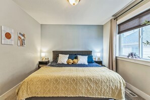 5 bedrooms, desk, iron/ironing board, travel cot