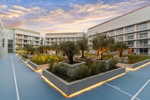 Garden - Vogue | Luma22 East Jumeirah Village Circle near Circle Mall (Dubai)