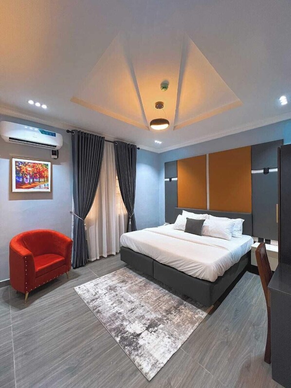 ลักซ์ชัวรี่อพาร์ทเมนท์, ระเบียง, วิวเมือง | 2 ห้องนอน, โต๊ะทำงาน, พื้นที่ทำงานแบบใช้แล็ปท็อป, เตารีด/โต๊ะรีดผ้า