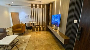 Luxury Apartment, Balcony, City View | Living area | Flat-screen TV - Tobas Apartment (Uyo)