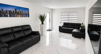 Miami Relax Getaway/4BR/BBQ/Heated Pool & Fun