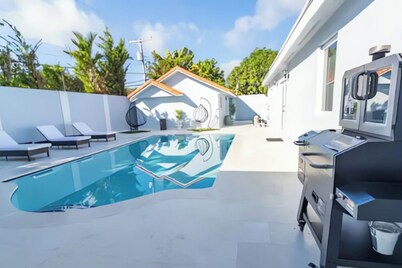 Miami Luxe Getaway-4BR-Pool-Family Ready