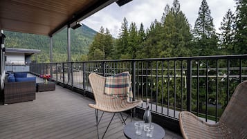 Deluxe Penthouse, Balcony, Mountain View | Balcony