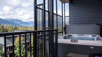 Private spa tub
