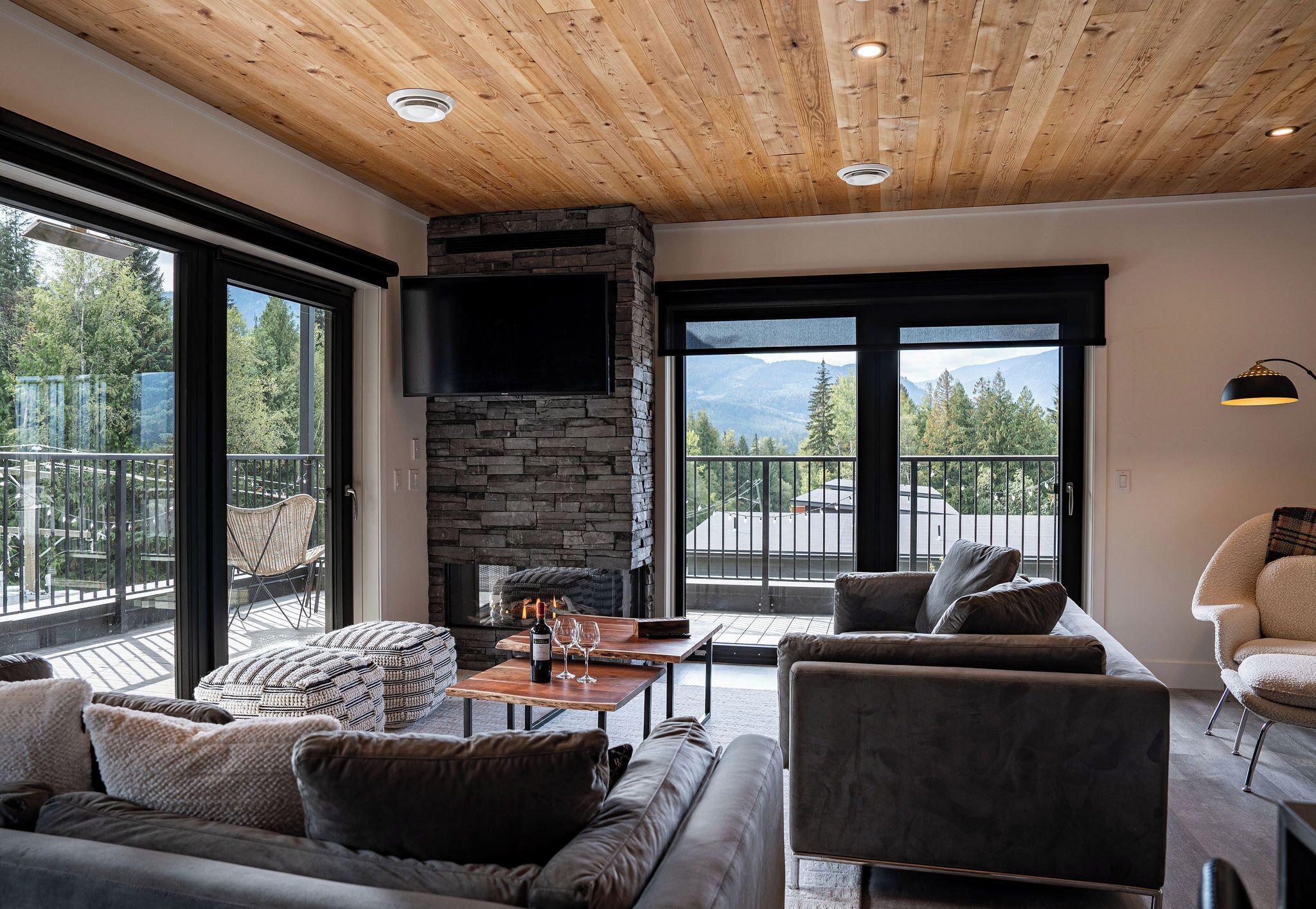 Deluxe Penthouse, Balcony, Mountain View | Living area