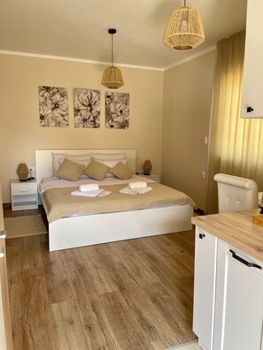 1 habitación, tabla de planchar con plancha, wifi y ropa de cama 