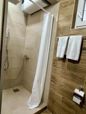 Shower, hair dryer, towels, soap - Alexandra apartments are located close to the International Airport Nikola Tesla (Surcin)