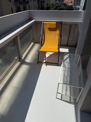 6th floor, amazing 2-bedroom apartment in charming Eaux-Vives, Genève