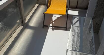 6th floor, amazing 2-bedroom apartment in charming Eaux-Vives, Genève