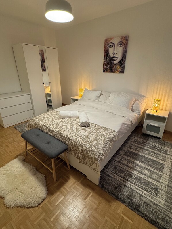 2 chambres, fer et planche à repasser, lit parapluie, Wi-Fi