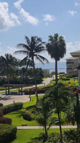 Your New Vacation Place in Fantastic Nokomis Charming 3-bedroom townhome AC/WIFI