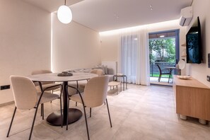 1 chambre, coffres-forts dans les chambres, fer et planche à repasser