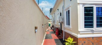 Chic 2-bedroom apartment with 24hrs power, AC, and WiFi in fabulous Badagry.
