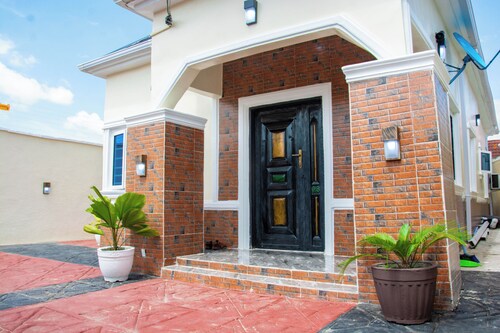 Chic 2-bedroom apartment with 24hrs power, AC, and WiFi in fabulous Badagry.