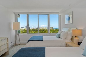 1 bedroom, WiFi - Deluxe High Suite Eleven Hundred West two beds and balcony. SouthBeach (Miami Beach)