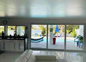 Living area - Charming 3-bedroom house in lovely Miami with AC, WiFi (Miami)