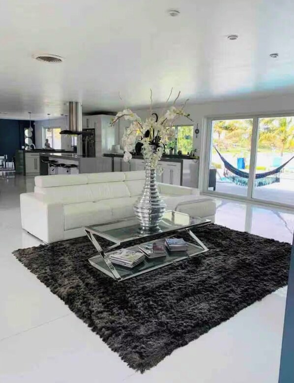 Interior - Charming 3-bedroom house in lovely Miami with AC, WiFi (Miami)