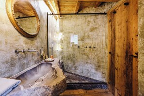 Luxury Double Room, Balcony, Pool View | Bathroom | Separate tub and shower, hair dryer, bathrobes, towels - Agriturismo Cafenile  (Alzano Lombardo)
