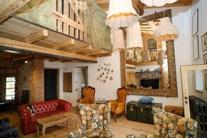 Lobby sitting area - Agriturismo Cafenile  (Alzano Lombardo)