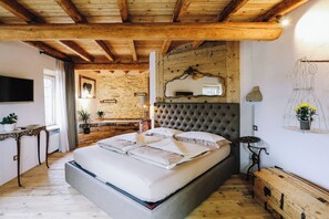 Luxury Double Room, Balcony, Pool View | Blackout drapes, soundproofing, iron/ironing board, free WiFi - Agriturismo Cafenile  (Alzano Lombardo)