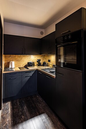 Oven, stovetop, coffee/tea maker, electric kettle