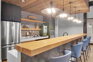 Private kitchen - Chic Industrial Vibes – 2BR/2BA (Greenville)