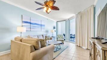 Condo, 1 King Bed with Sofa bed (Palacio 303) | Living area