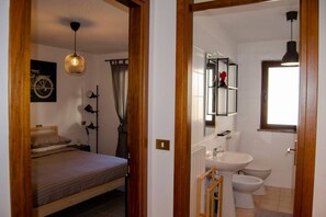 Shower, hair dryer, bidet, towels - BBkey La casetta Arta Terme (Arta Terme)