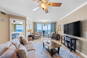 公寓客房, 多張床 (SeaSpray East 624-Gulf Front) | 客廳 | 電視